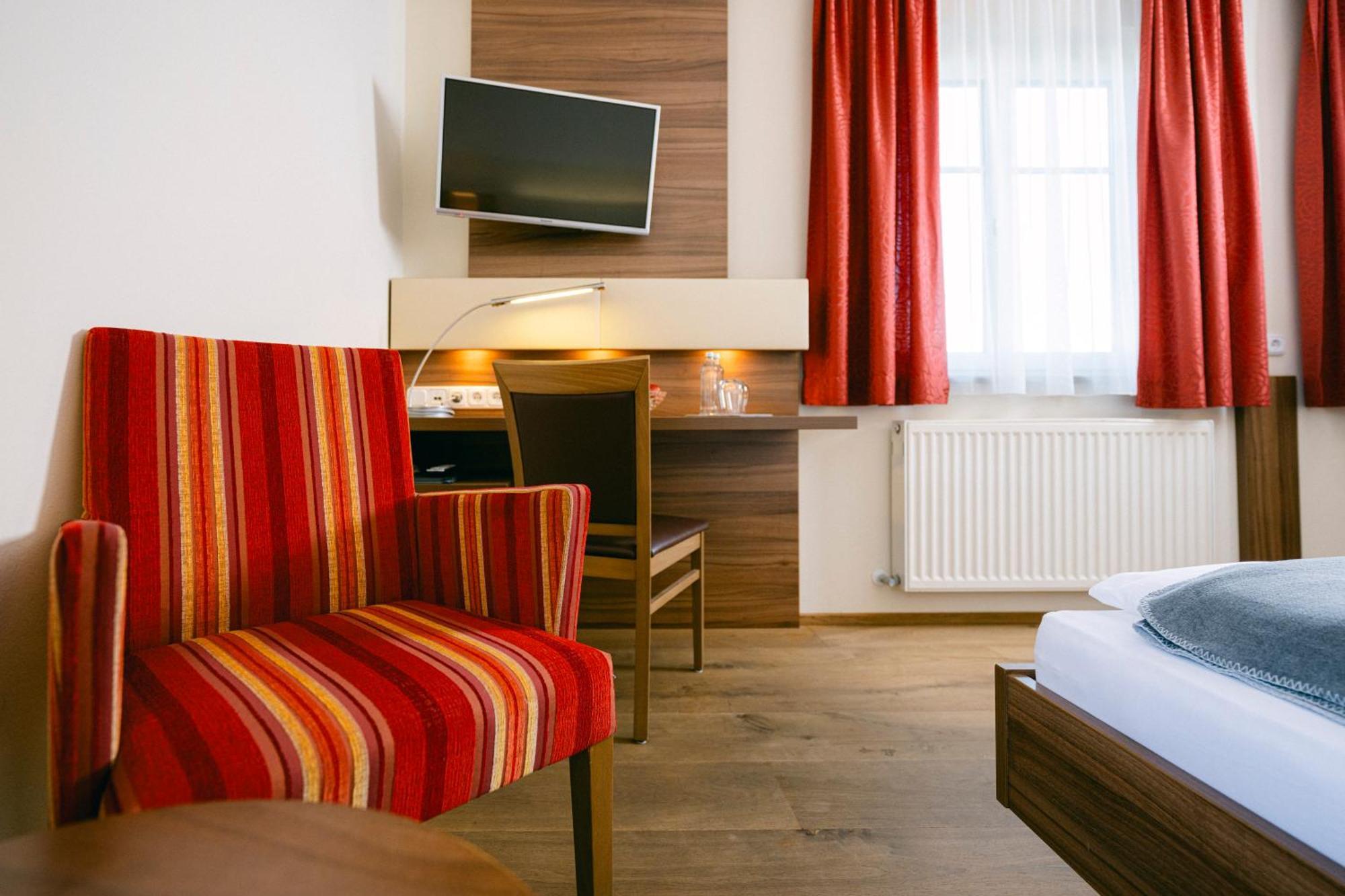 Gasthof Hotel Jaegerwirt Strasswalchen Ngoại thất bức ảnh