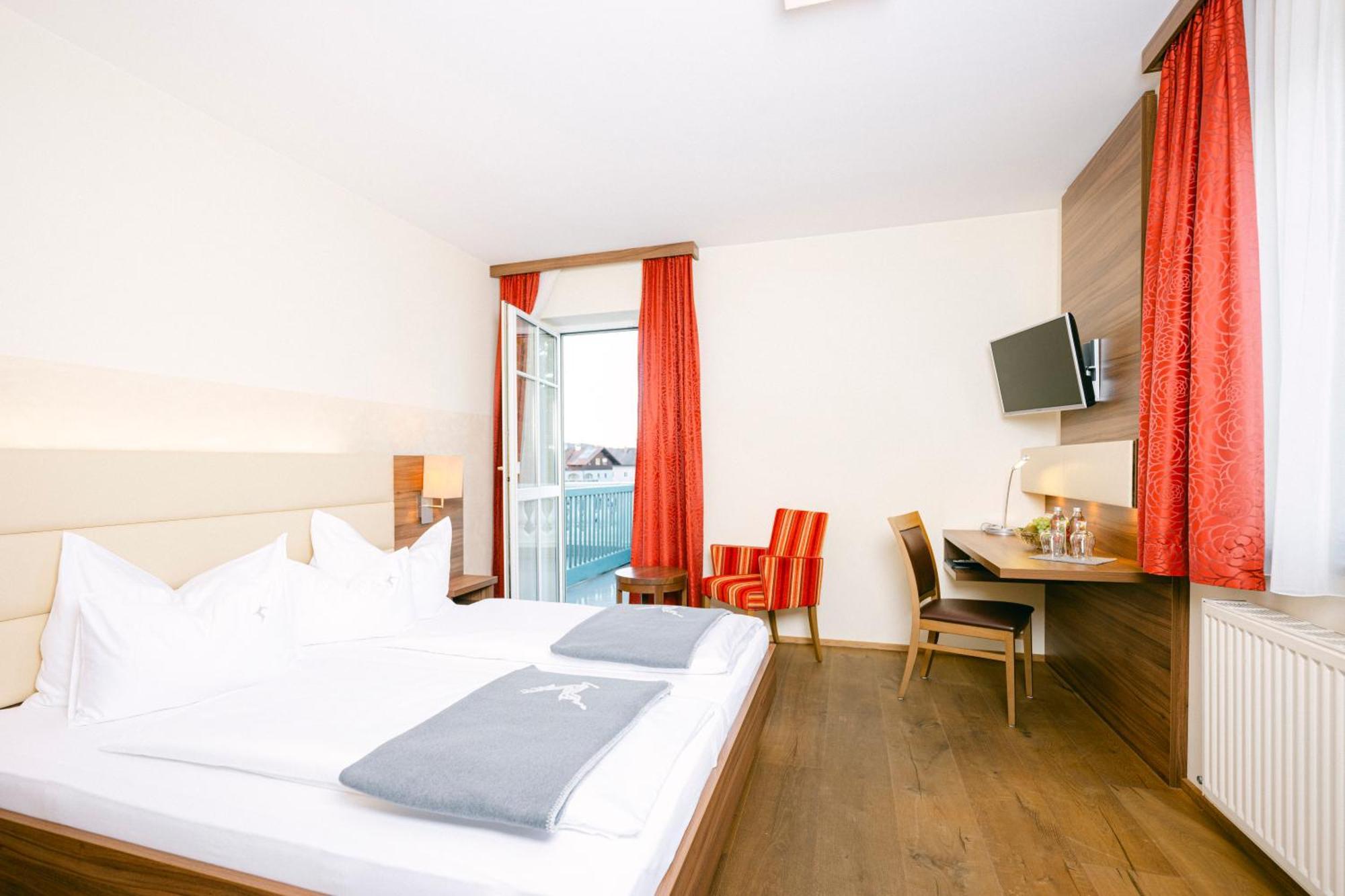 Gasthof Hotel Jaegerwirt Strasswalchen Ngoại thất bức ảnh