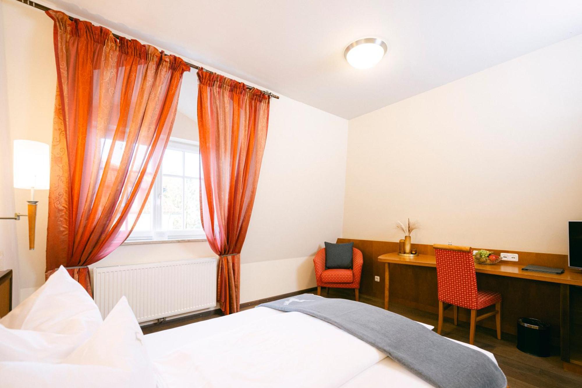 Gasthof Hotel Jaegerwirt Strasswalchen Ngoại thất bức ảnh