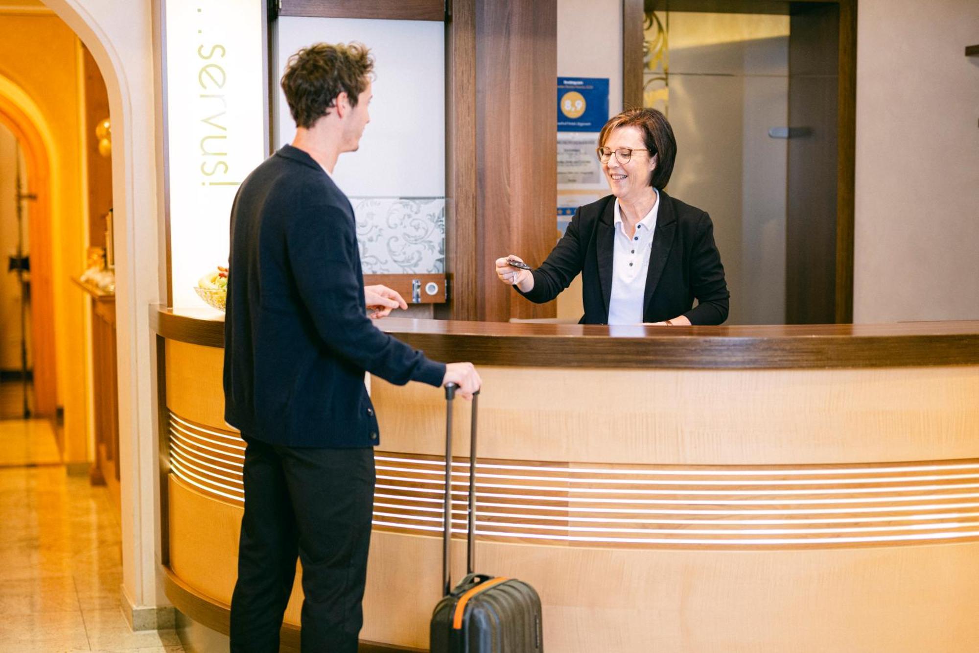 Gasthof Hotel Jaegerwirt Strasswalchen Ngoại thất bức ảnh